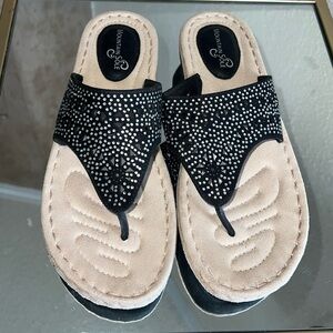 MOUNTAIN SOLES WEDGE SANDALS